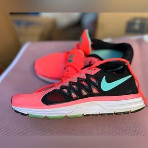 Nike Vomero 9 size 8.5 Pink and Black